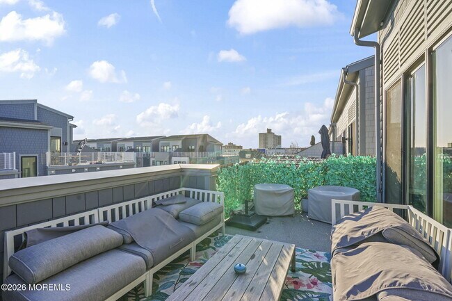 Building Photo - 300 Asbury Ave