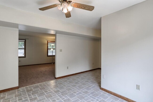 Building Photo - 32 Forest Cir
