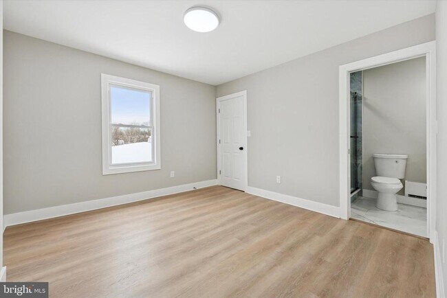 Building Photo - 417 W Elm St