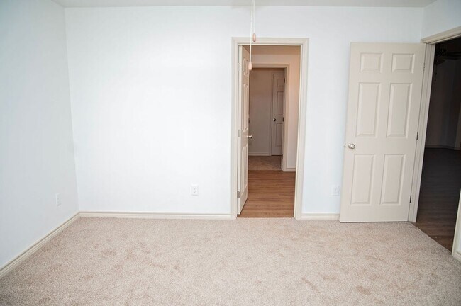 Building Photo - Entertain, Relax, and Enjoy West Texas Living