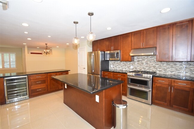 Building Photo - 8434 Bluegate St