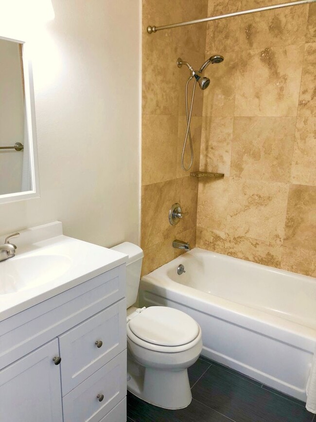 Building Photo - For Rent: 1-Bedroom Condo in Waikiki (24th...