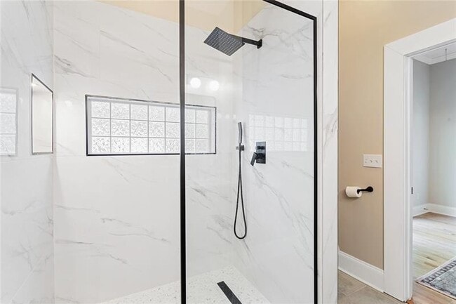 Building Photo - 428 S Howard St SE