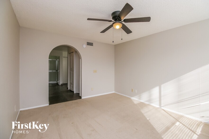 Building Photo - 3941 W Denver St