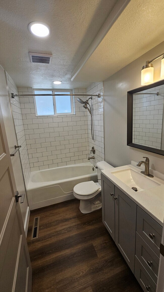 Building Photo - 2780 Wilshire Dr S