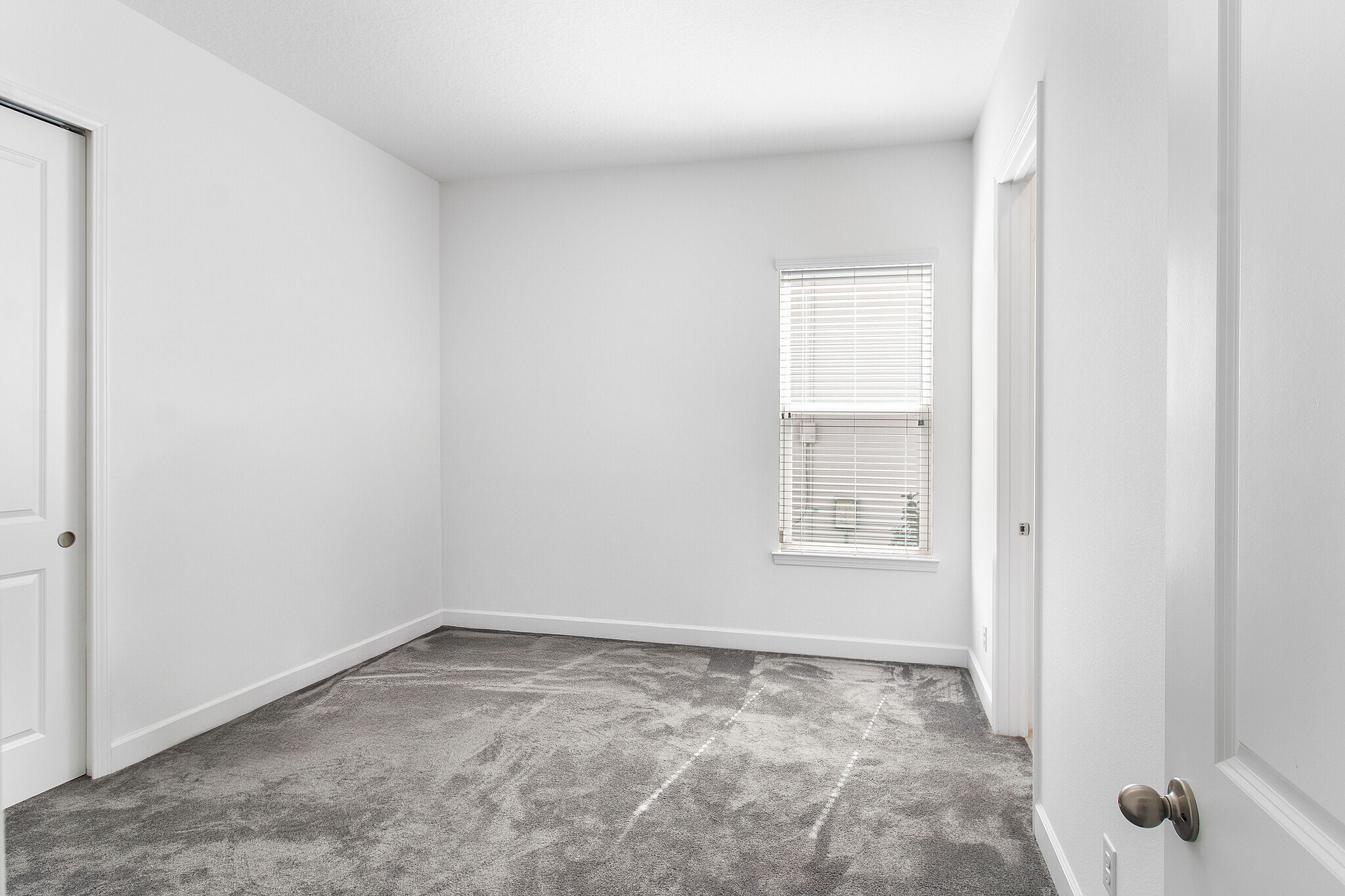 Building Photo - 7531 Mandarin Grove Way