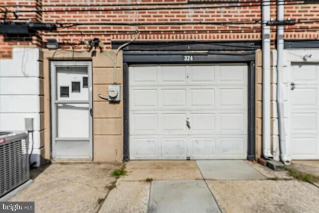 Building Photo - 324 W Rively Ave