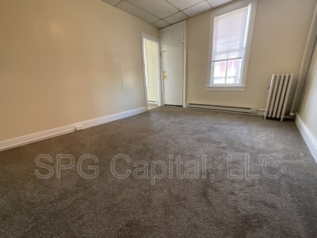 Building Photo - 150 S Pine St