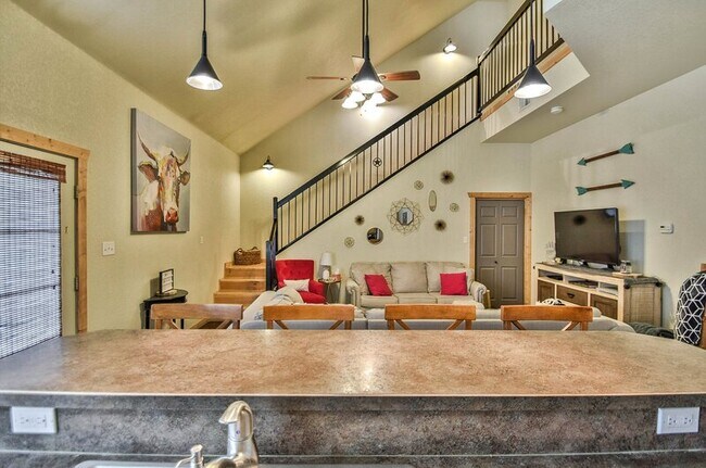 Building Photo - Modern 2 Bedroom, 2 Bath Multiplex Unit | Water + WiFi Included