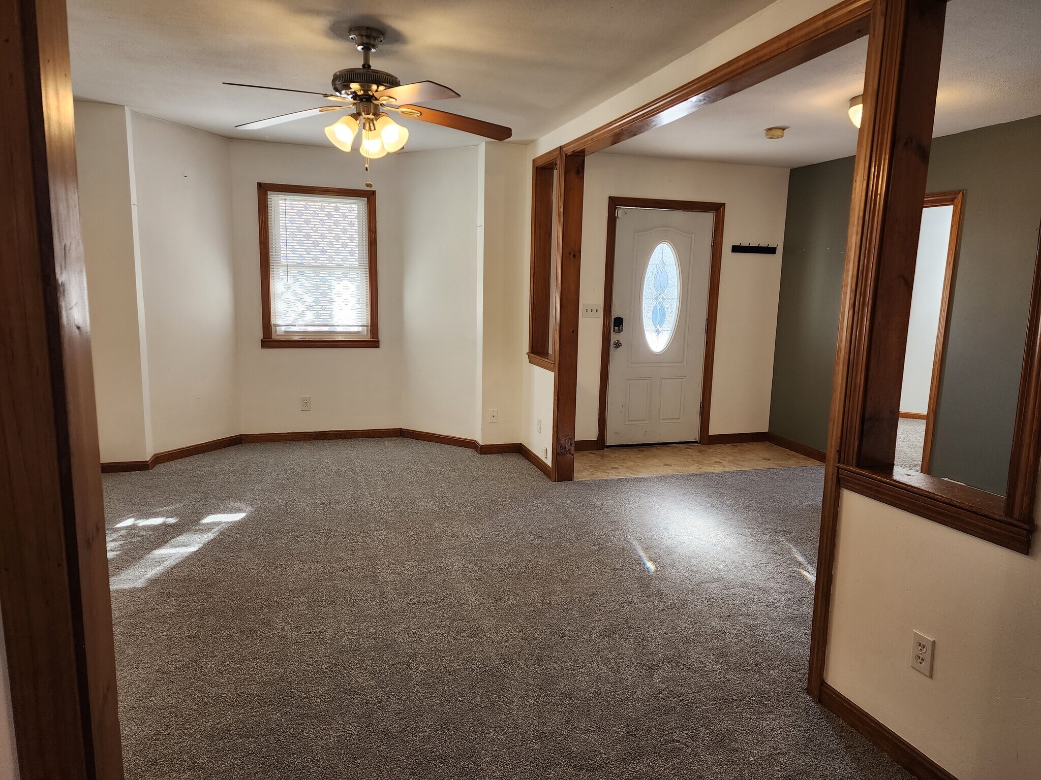Building Photo - 31 Elm St