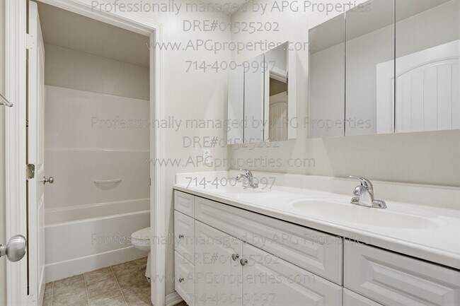 Building Photo - 139 Thompson Ave