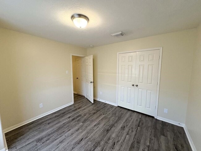 Building Photo - 4030 Falvel Shadow Creek Dr