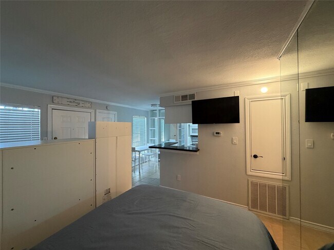 Building Photo - 2120 El Paseo St