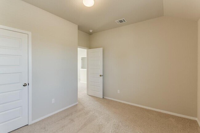 Building Photo - 412 Delta Crst