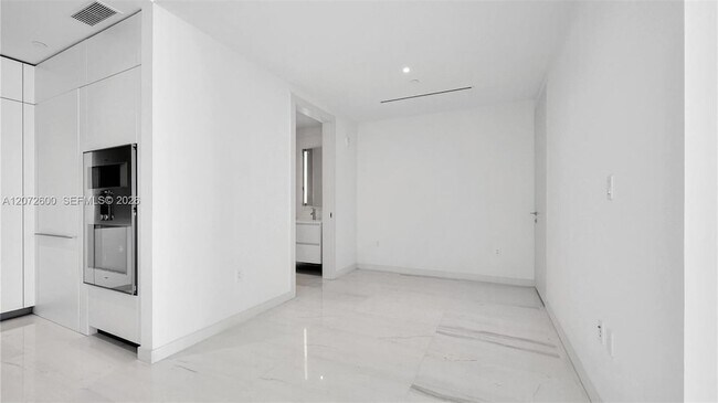 Building Photo - 300 Biscayne Blvd Way