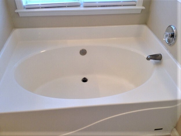 Building Photo - 8244 Chatham Oaks Dr