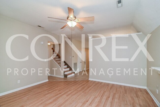 Building Photo - Two Story Contemporary 3 Bedroom in Huntsv...