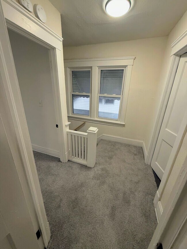 Building Photo - Newly renovated 3-bedroom, 1.5-bath home in Cleveland