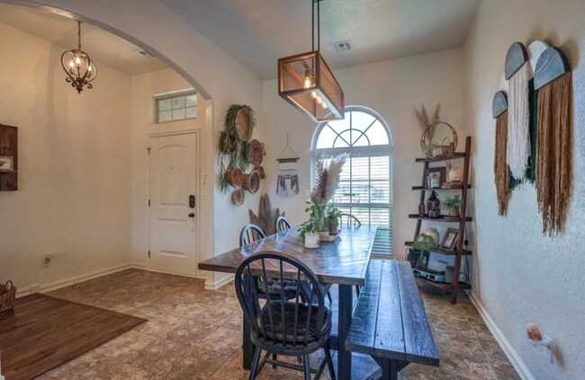 Building Photo - Prime Location! 3 bed/ 2 bath! Coming Soon!