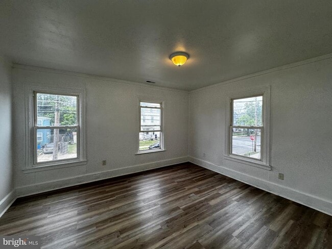 Building Photo - 323 E Vine St