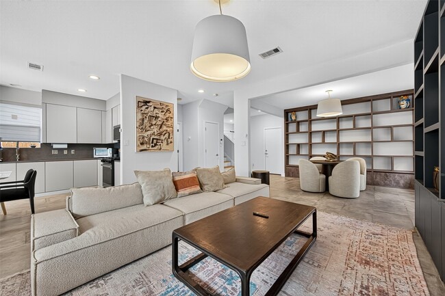 Building Photo - 10021 Hillside Bayou Dr