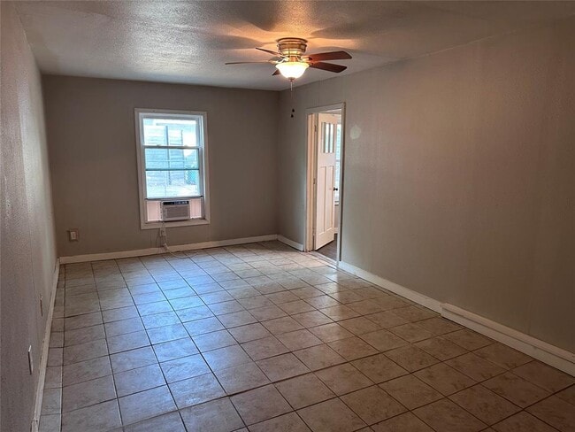 Building Photo - 808 E 46th St
