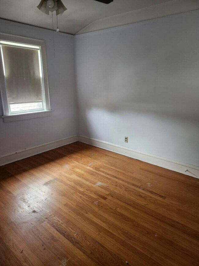 Building Photo - 2330 N 61st St