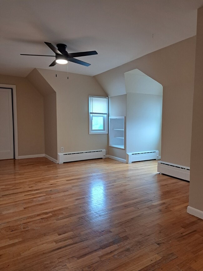 Building Photo - 1029 Yale Ave