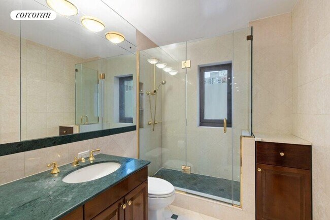 Building Photo - 161 W 61st St