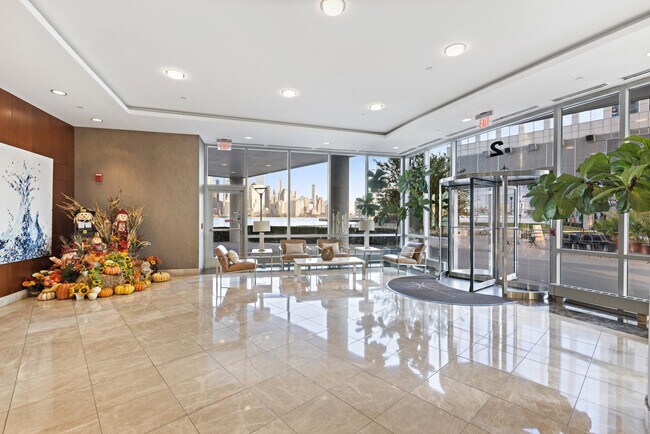 Building Photo - 2 2nd St