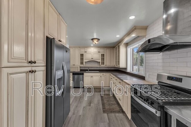 Building Photo - 309 E 200 S