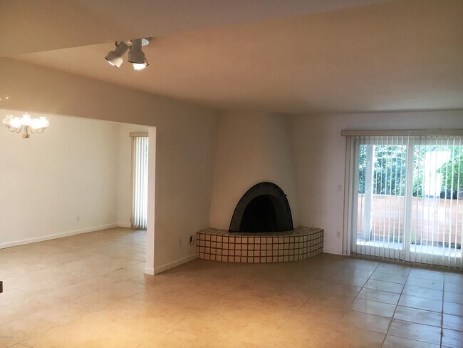 Building Photo - 4846 E Placita Arenosa