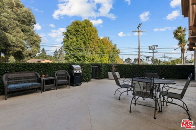 Building Photo - 2480 Penmar Ave