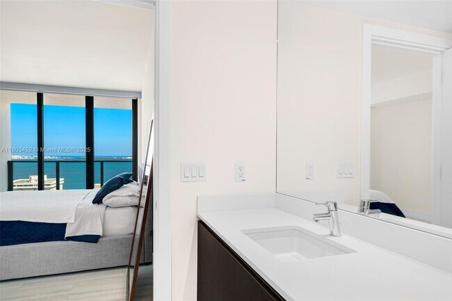 Building Photo - 1451 Brickell Ave