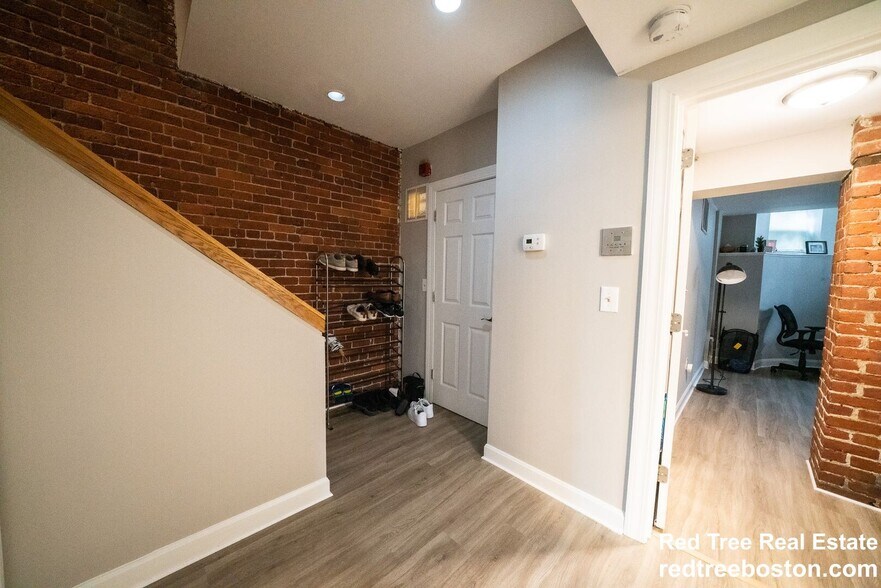 Building Photo - 191 Saint Botolph St