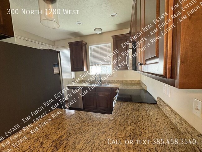 Building Photo - 300 1280 W