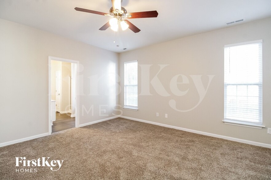 Building Photo - 708 Hawthorn Ridge Dr