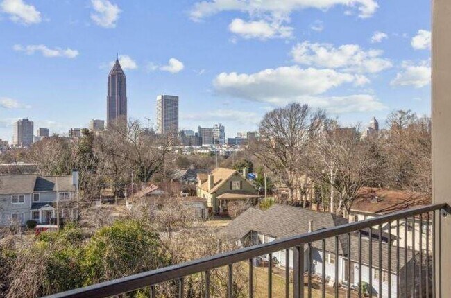 Building Photo - 456 Parkway Dr NE