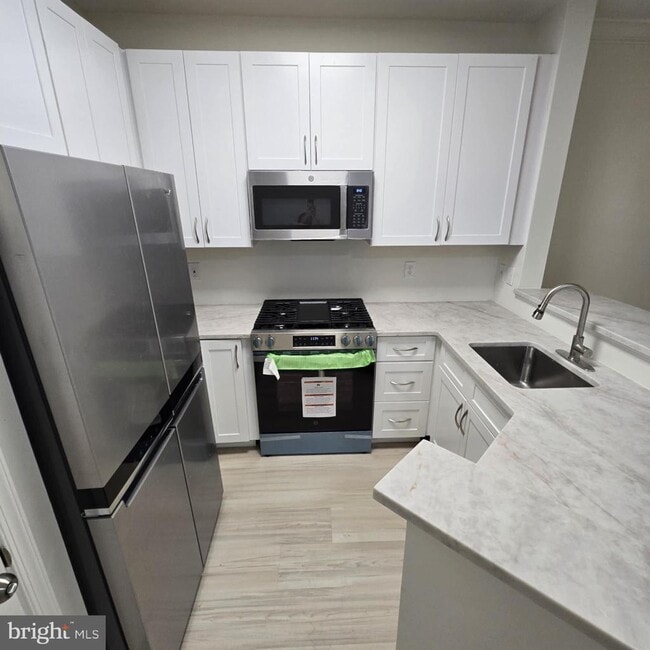 Building Photo - 21801 Flanders Ct