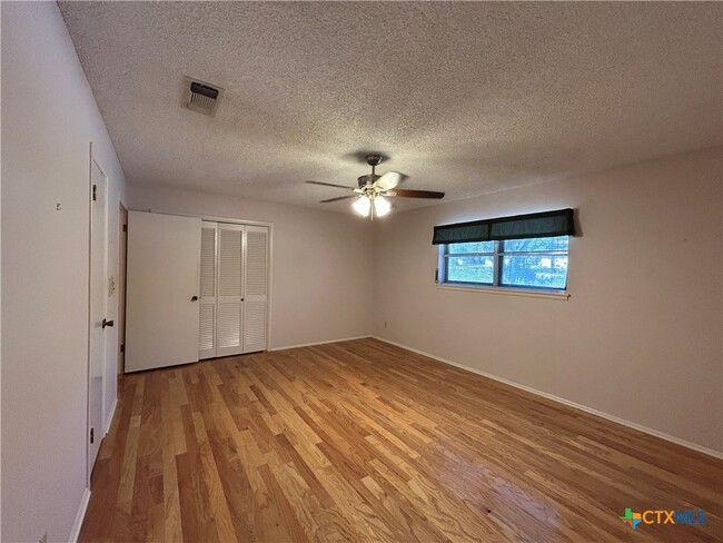 Building Photo - 11 La Mesa Dr