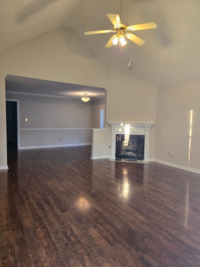 Building Photo - Impeccable Home in Gorgeous Neighborhood