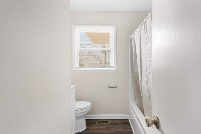 Building Photo - Adorable 2 BR duplex in the heart of Mboro!