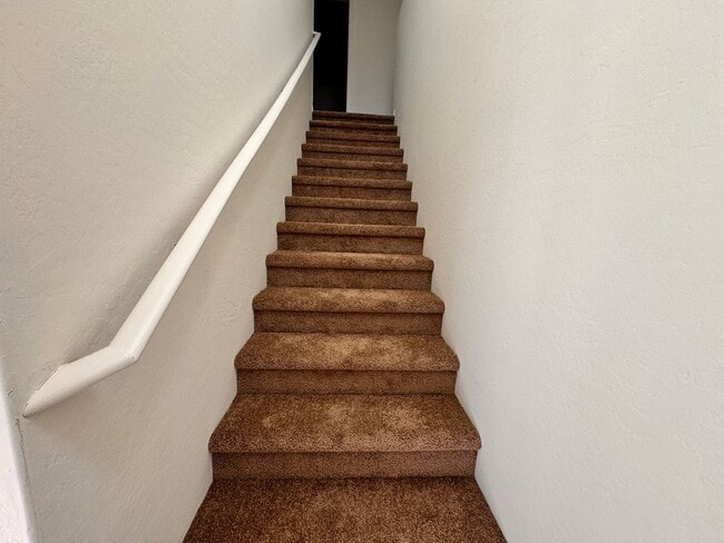 Building Photo - 3 Bed and 2.5 Bathrooms Home for Rent