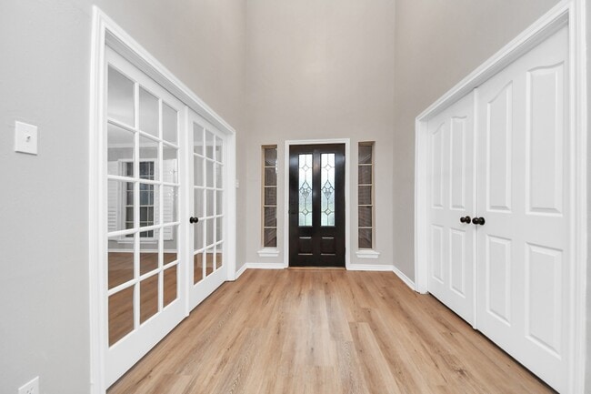 Building Photo - 1410 Long View Dr