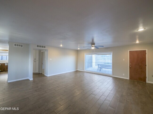 Building Photo - 3213 El Morro Rd