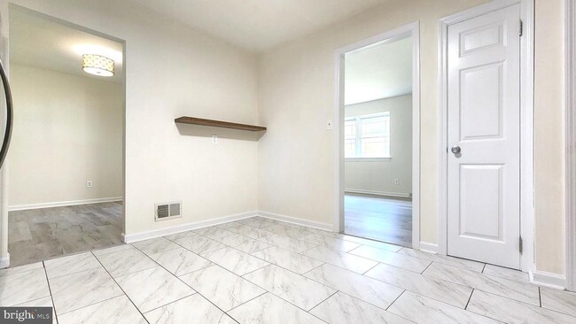 Building Photo - 356 Mockingbird Ave