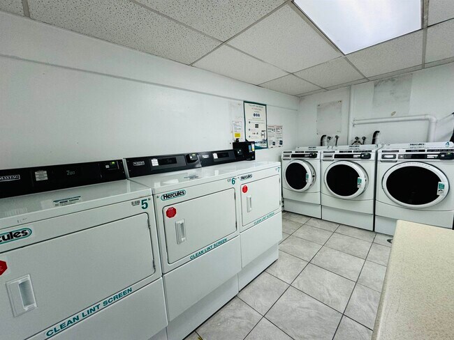 Building Photo - 603 55th St