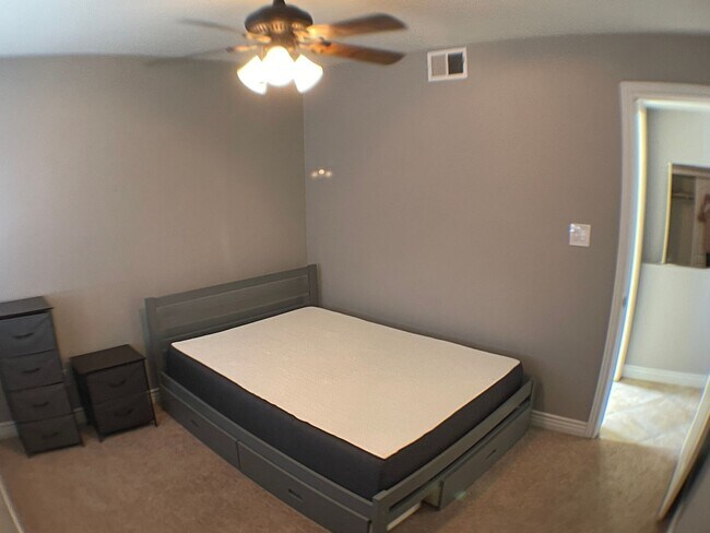 Building Photo - Furnished 2BR Condo with Dual Primary Suit...