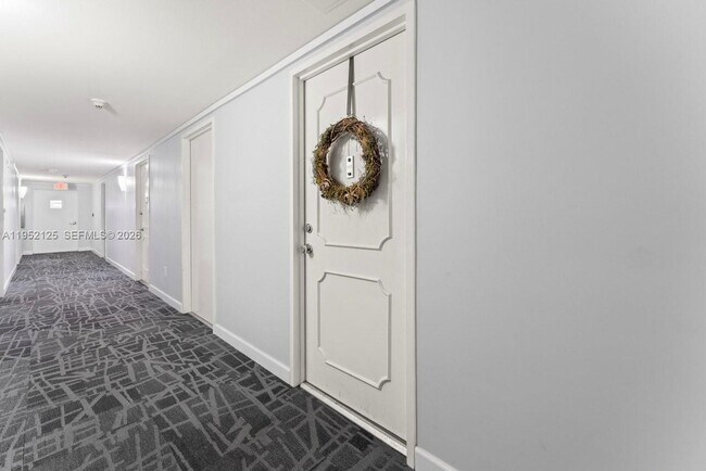 Building Photo - 1450 Lincoln Rd