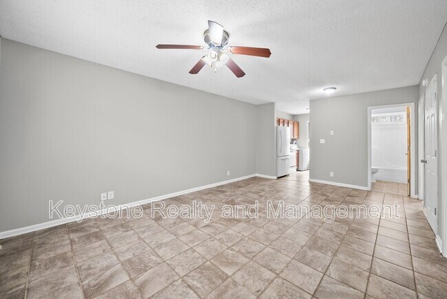 Building Photo - 191 Oak St